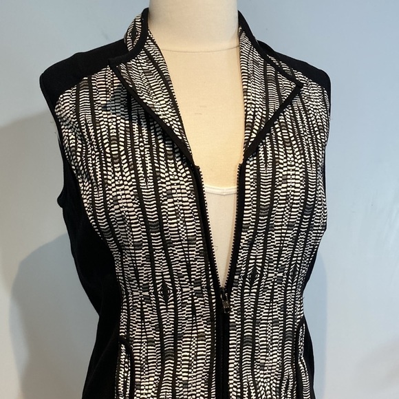 J’envie New York black and cream printed zip up vest size 8 - Picture 3 of 13